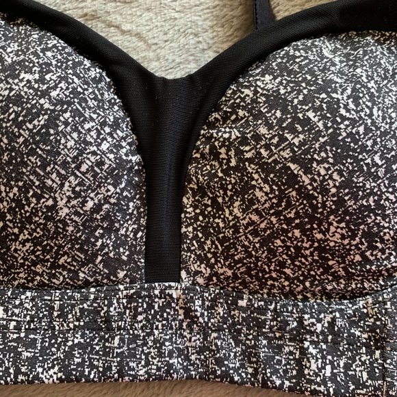 Lululemon Ta Ta Tamer Sports Bra  Women's Size 34C - Picture 4 of 10